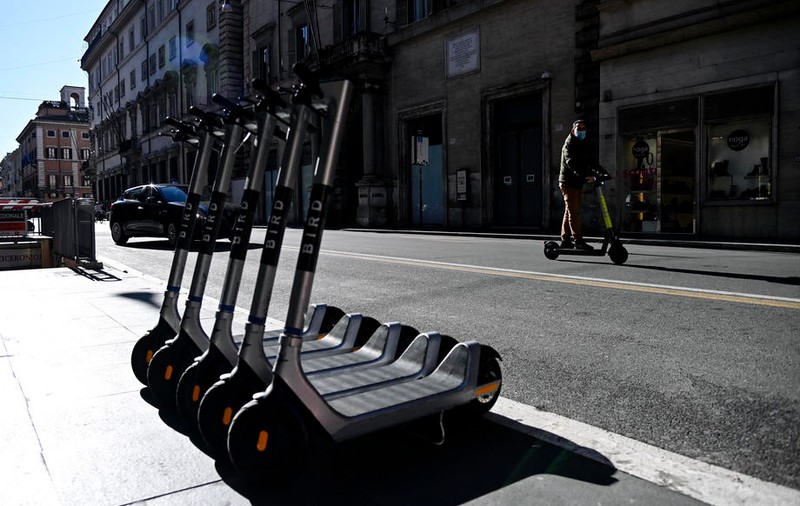 Închirierea trotinetelor electrice, interzisă la Oslo pe timpul nopţii