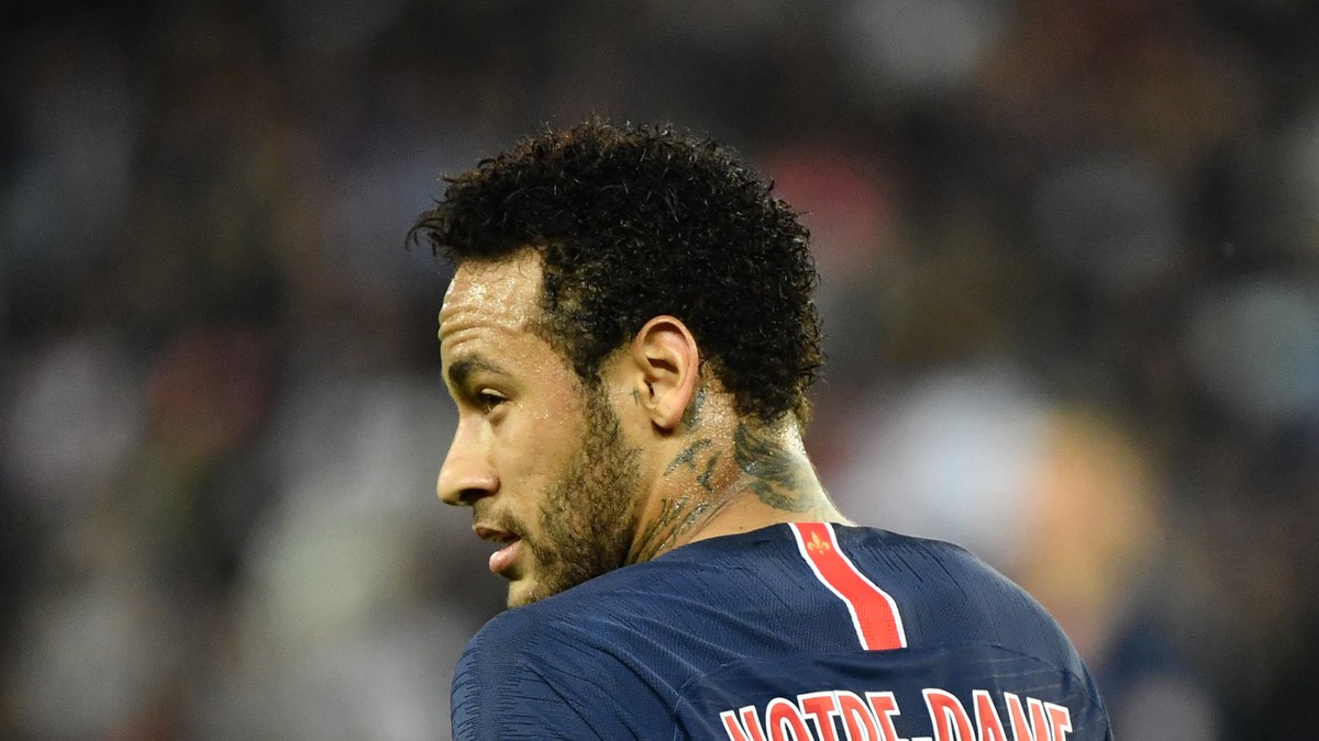 VIDEO / Bătăușul Neymar. Starul brazilian a lovit cu pumnul un fan!