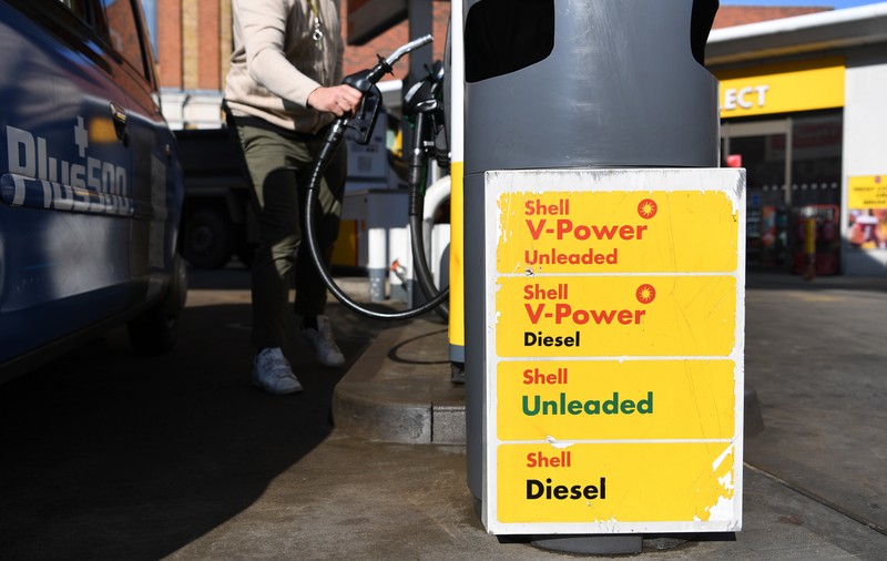 Marea Britanie va interzice importurile de petrol rusesc, în timp ce UE vrea să renunțe treptat la importul de gaze