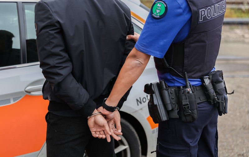 Polițiștii nu mai au voie să specifice culoarea pielii, în Elveția: „Element imprecis”