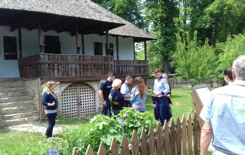UPDATE / Muzeul Satului, vandalizat. Cum au ajuns intrușii în casele cu valoare istorică