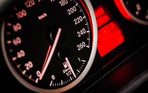O tânără șoferiță a fost condamnată definitiv la 4 ani de închisoare după ce a condus cu 238 km/h pe autostradă, în Elveția