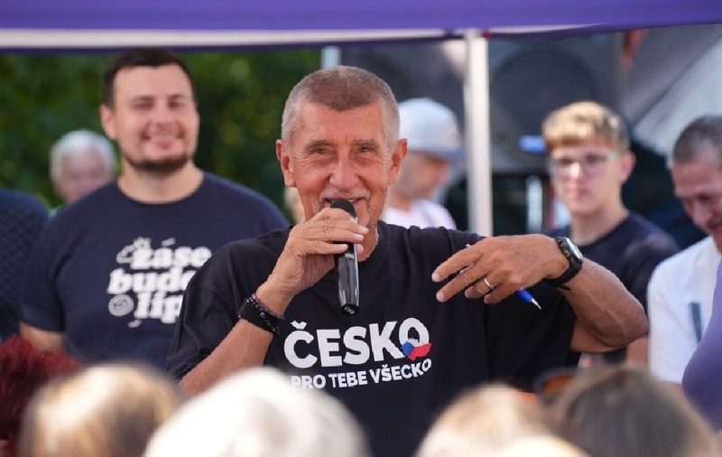 Cum se simte „Trump al Cehiei”, după ce a fost lovit cu o cârjă în cap, la un miting electoral: „Medicii i-au recomandat lui Andrej Babis să se odihnească”