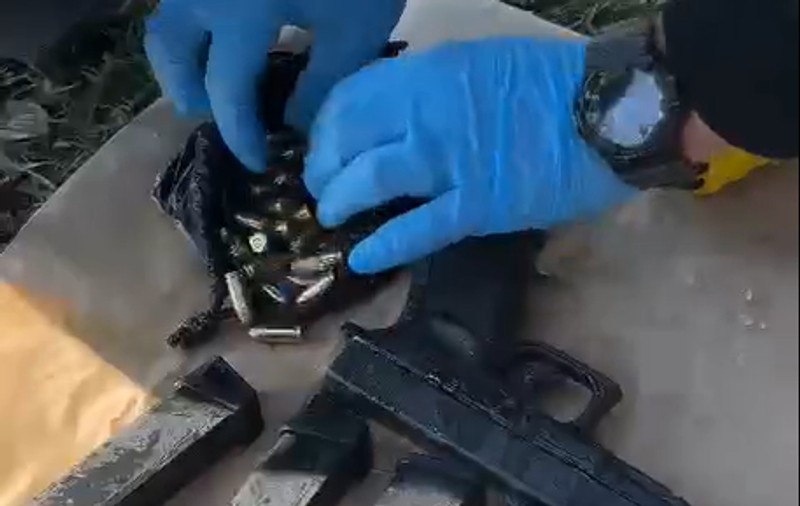 Pistolul furat din casa unui fost ofiţer SRI a fost găsit în lacul Pantelimon. Un tânăr de 24 de ani, arestat preventiv în acest caz