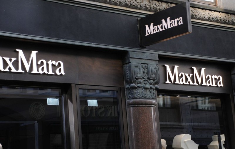 Grevă la gigantul luxului Max Mara: gențile de 3.000 euro se fac cu chinezi exploatați la 2 euro/ oră. „Ne spun că suntem prea grași”
