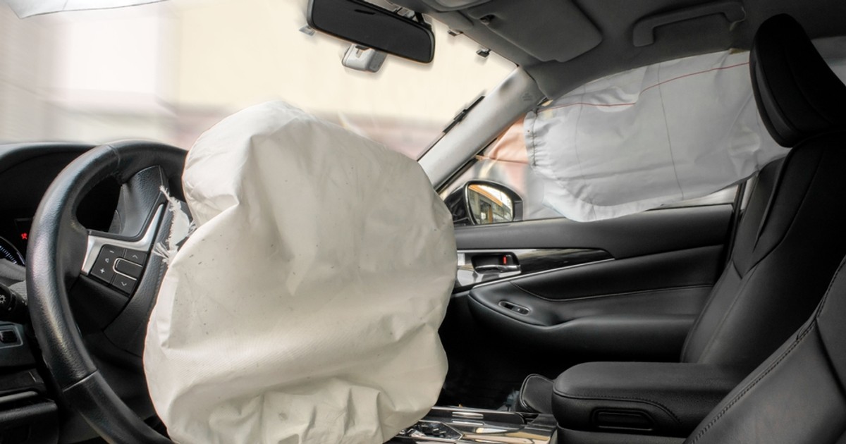 La ce viteză se declanşează airbag-ul - Imagine cu airbag-urile sofer si lateral pasager, declansate la o masină