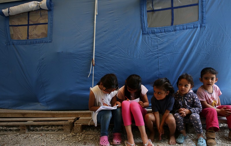 FOTO | Mai mulți copii dintr-o tabără de refugiați din Grecia au încercat să se sinucidă. Condițiile de trai sunt îngrozitoare