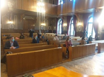Doar cinci elevi și cinci directori au luat parte la ceremonia de absolvire de la liceul din Brașov | Foto: Bzb.ro