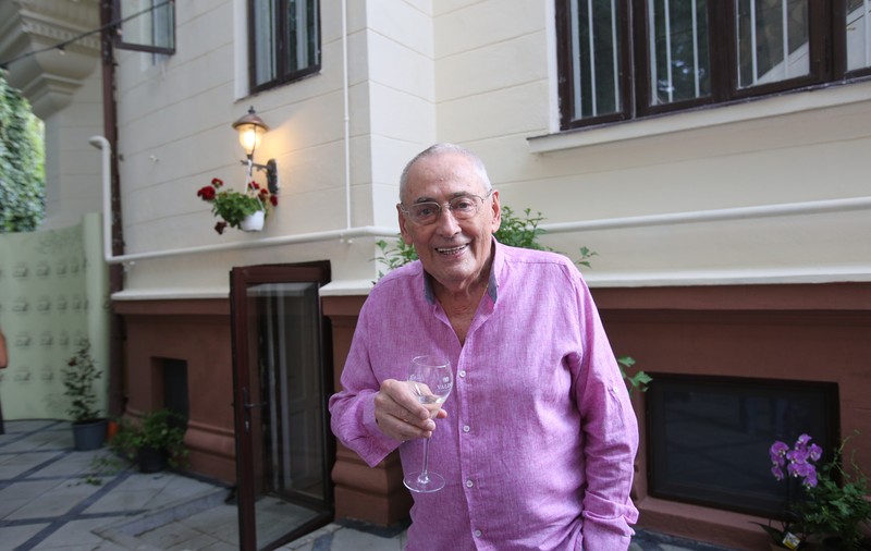 VIDEO/ Horia Moculescu se pricepe și la fotbal, nu doar la muzică. „Sunt prieten cu toți steliștii din Steaua veche și nouă”