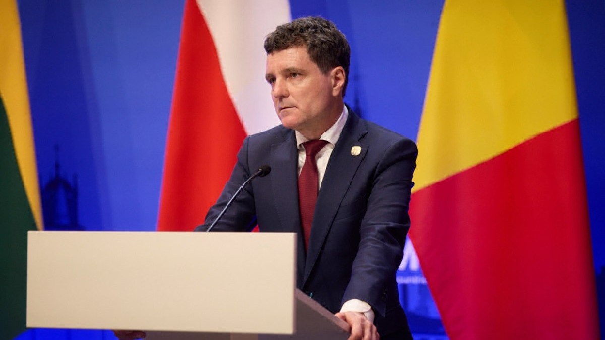 Vilnius, Lituania: Președintele României, Nicușor Dan, ascultă o întrebare în timpul unei conferințe de presă comune la încheierea Summitului de la Vilnius la Palatul Marilor Duci ai Lituaniei, 2 iunie 2025 în Vilnius, Lituania.
