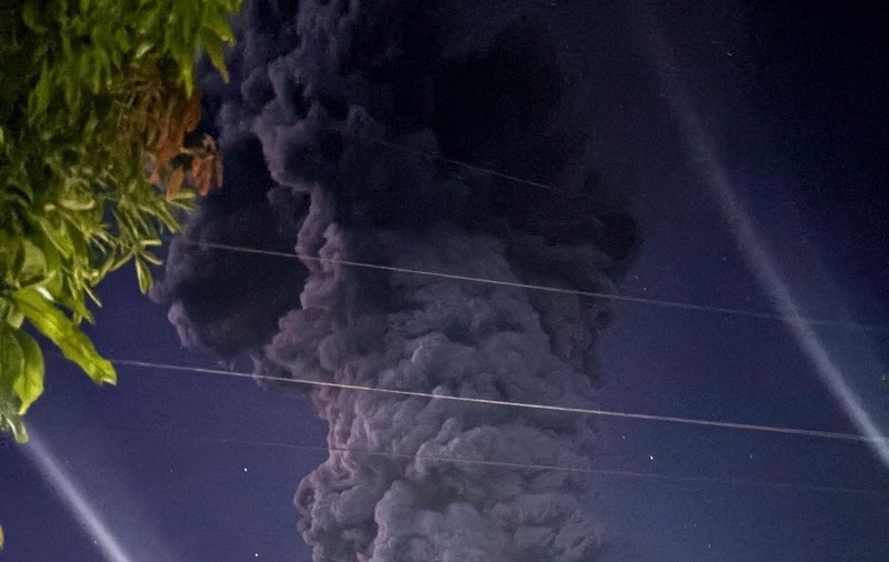 Vulcanul pe de Muntele Kanlaon din Filipine a erupt provocând un „cutremur puternic”. O coloană de cenușă de cinci kilometri, aruncată spre cer VIDEO