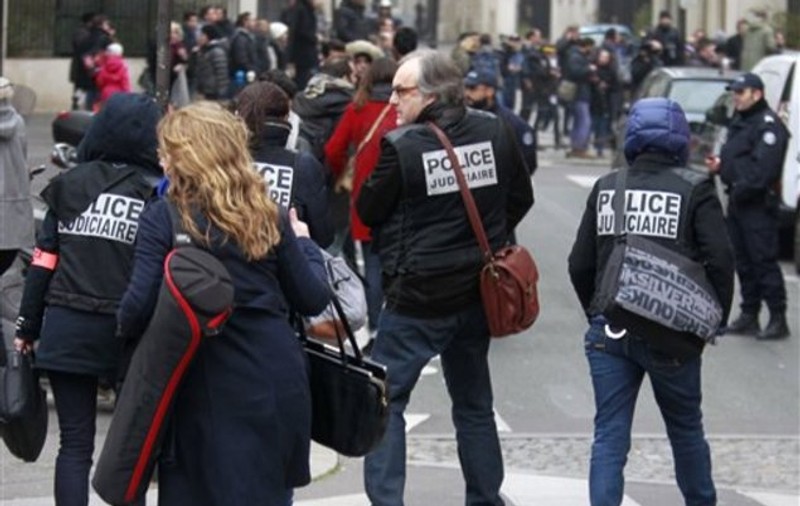 ATENTATE PARIS | Şase suspecţi în cazul atacurilor din capitala Franţei au fost reţinuţi