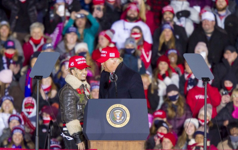 Una dintre cheile alegerilor din SUA: bărbații afro-americani l-au părăsit pe Biden pentru Trump într-un număr-record