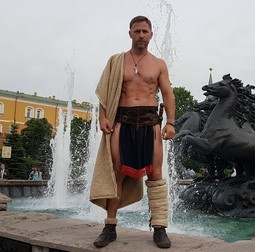 Ovidiu este unul dintre gladiatorii Gărzii Romane din Alba Iulia sursă foto: Facebook