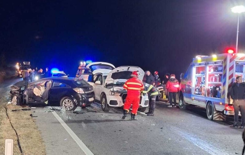 12 oameni, implicați într-un accident rutier, în Olt. 9 dintre ei au fost spitalizați