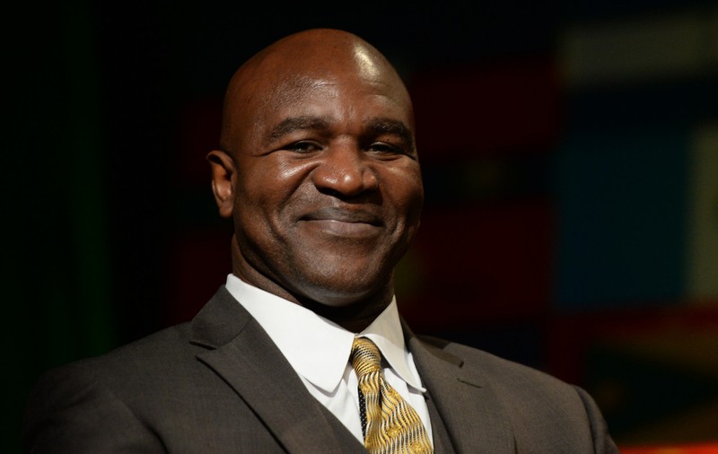Evan, fiul lui Evander Holyfield, debut cu victorie în ringul de box. Și-a trimis rapid adversarul la podea