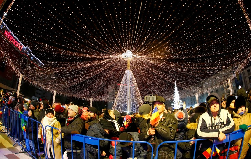 GALERIE FOTO/ Și la Buzău a fost inaugurat iluminatul festiv și s-a deschis oficial Târgul de Crăciun