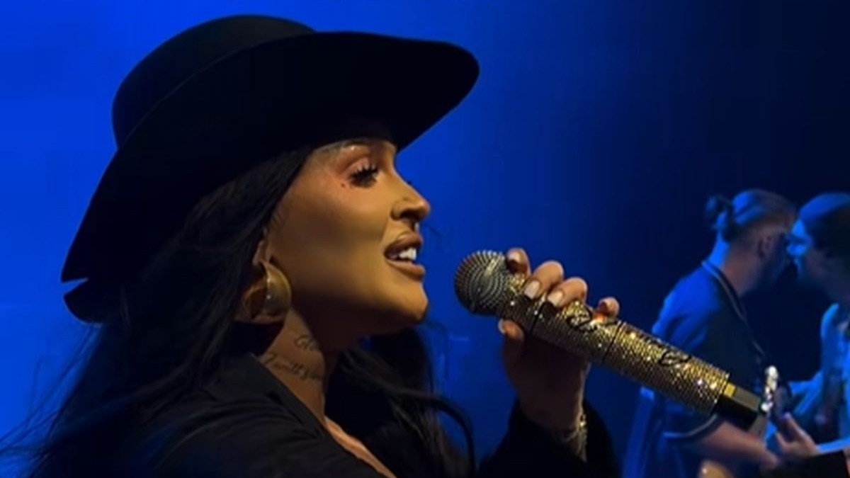 Oana Radu pe scenă la concert | Foto: captură video Facebook