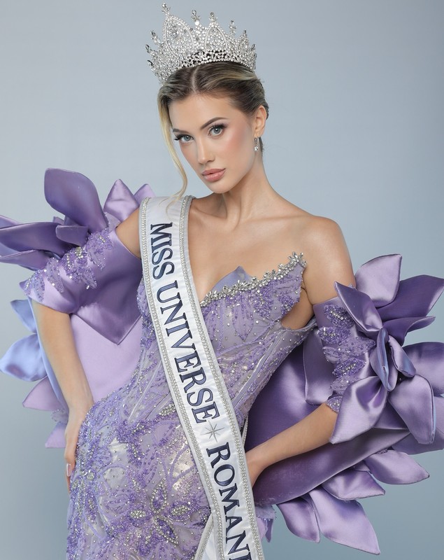 Cine este Cătălina Jacob, reprezentanta României la Miss Universe 2025. Concursul are loc în Thailanda