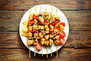 Souvlaki de pui cu legume