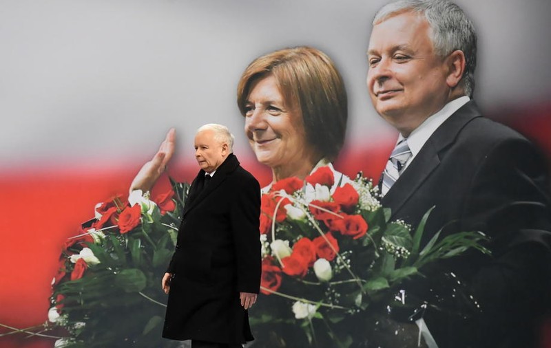 Jaroslaw Kaczynski spune că accidentul aviatic în care a murit fratele său geamăn, fostul președinte al Poloniei, a fost un „atentat” rus