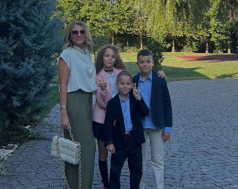 Copiii Mirelei Vaida învață la o școală dintr-un sat. Vedeta nu pune presiune pe ei pentru note: „Sunt o mamă absolut normală”