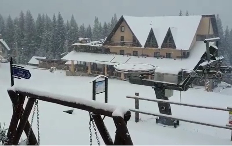 VIDEO | Iarna și-a intrat în drepturi la munte. La Bâlea Lac, Rânca sau în Predeal a nins ca în povești