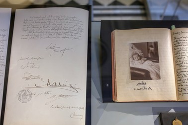 Așa arată certificatul de naștere în original al regelui Mihai I