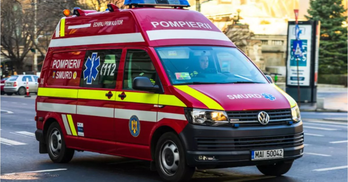 În imagine este o ambulanță SMURD