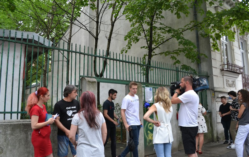 Același examen, șanse inegale. Cum a fost prima probă la Bac la un liceu de top din București și la unul pentru elevii cu deficiențe de auz
