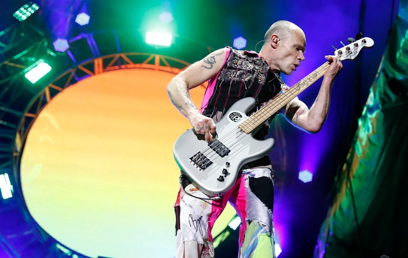 Basistul trupei Red Hot Chili Peppers s-a căsătorit