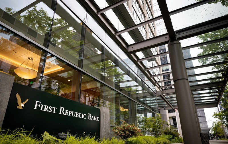 Încă o bancă americană cu probleme. Autoritățile din SUA se pregătesc să preia controlul First Republic Bank