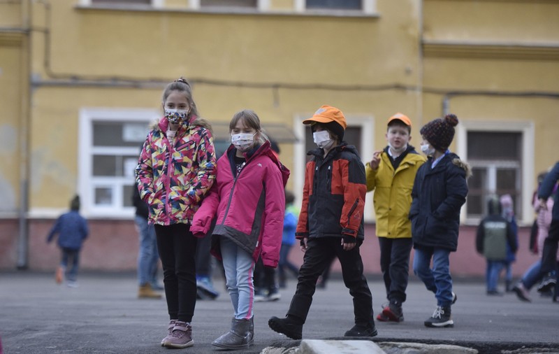 Anul școlar ar putea să înceapă mai devreme, pentru a avea o durată mai lungă, anunță ministrul educației