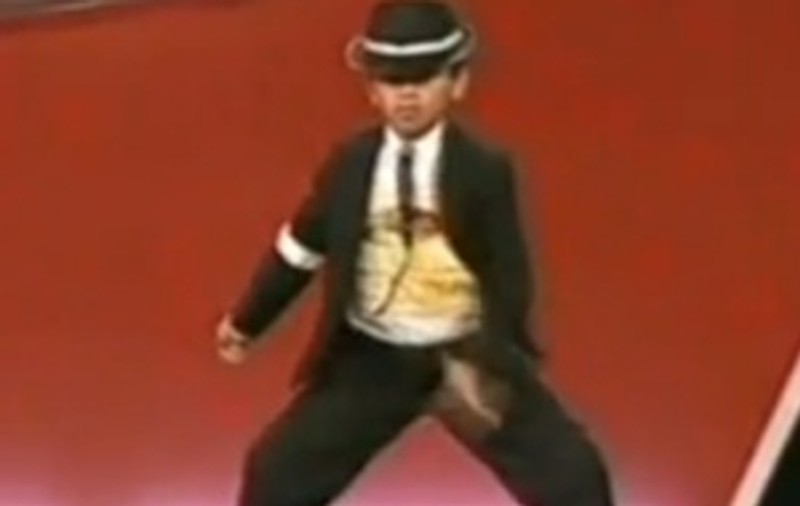 Un indian de şapte ani dansează mai bine decât Michael / Video