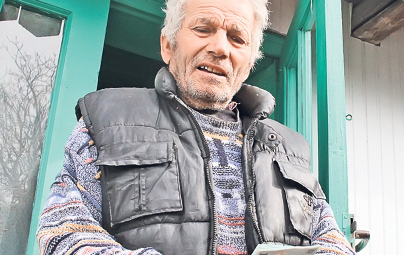 Un bătrân avea o avere în cotloanele casei