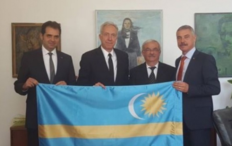 Cum explică ambasadorul SUA faptul că s-a pozat cu steagul Ţinutul Secuiesc