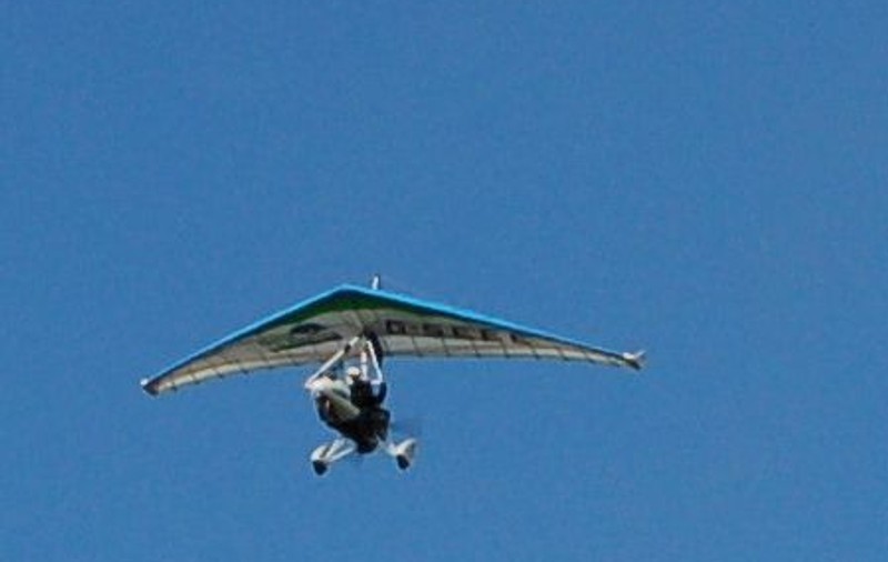 Un pilot a murit după ce a căzut cu deltaplanul pe aerodromul din Cisnădie