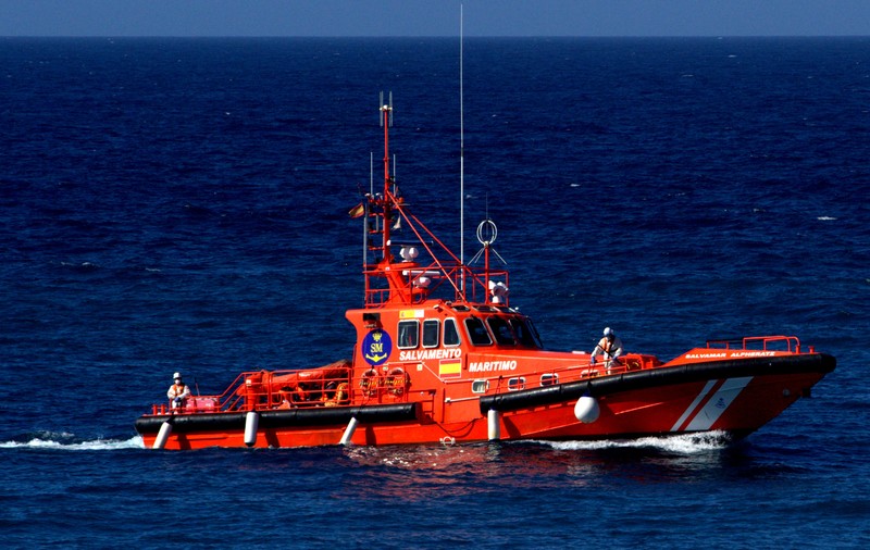 O navă cu 200 de migranți la bord a dispărut în largul insulelor Canare. Operațiune amplă de căutare a marinei spaniole