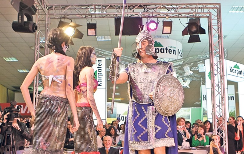 Radu Mazăre, personaj de carnaval. Uite CUM VREA PRIMARUL CONSTANŢEI SĂ PROMOVEZE LITORALUL ROMÂNESC