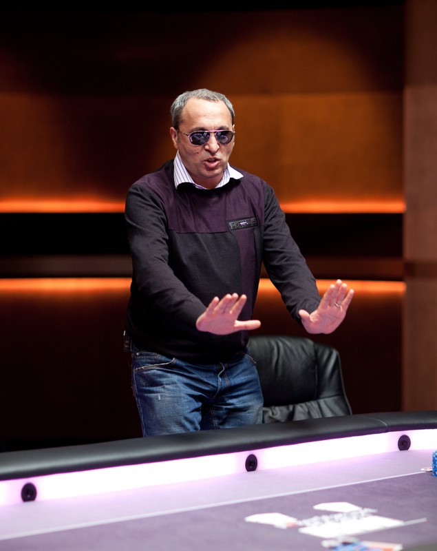 Ce s-a ales de omul care l-a învățat poker pe Pițurcă și ce s-a întâmplat după ce a câștigat un premiu de 1.350.000 $. ^Fratele lui făcea parte din gruparea Tarzan, care trafica prostituate, și e la pușcărie! Povești cu Piți de la jocurile de noroc