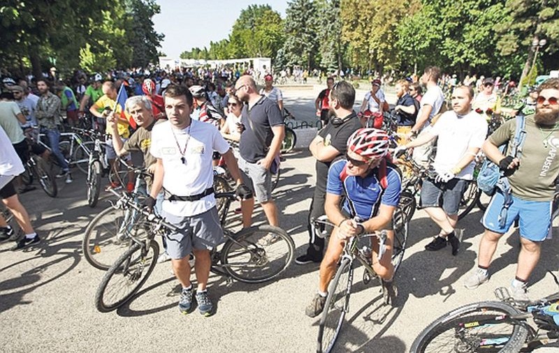 E dovedit! Conducătorii auto sunt cu 4 kilograme mai grei decât bicicliștii