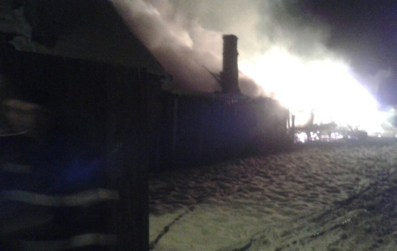 Două case şi o şură au luat foc, în localitatea braşoveană Hălchiu| FOTO/VIDEO