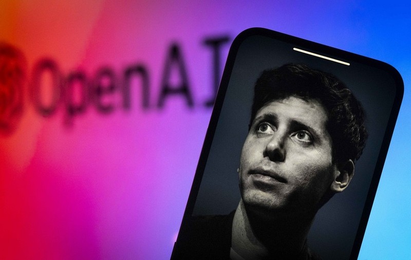 Sam Altman revine în funcţia de director general al OpenAI, după ce fusese concediat și acceptase să plece la Microsoft