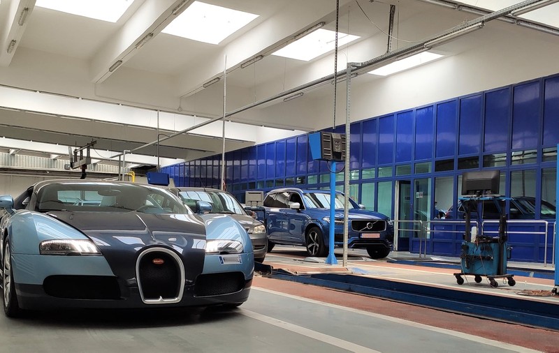 Un Bugatti Veyron, înmatriculat la RAR Grivița: „Când a fost produs, costa în jur de două milioane de dolari”