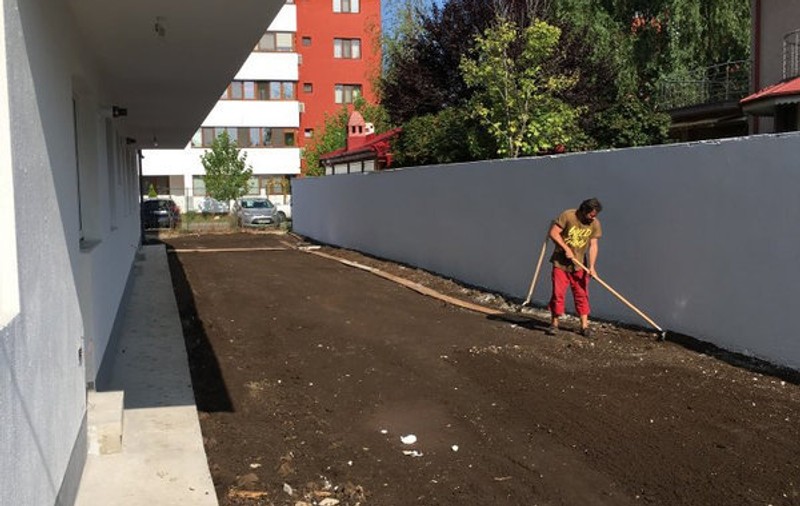 Unde găsești în București apartament mare și curte cu 65.000 de euro?