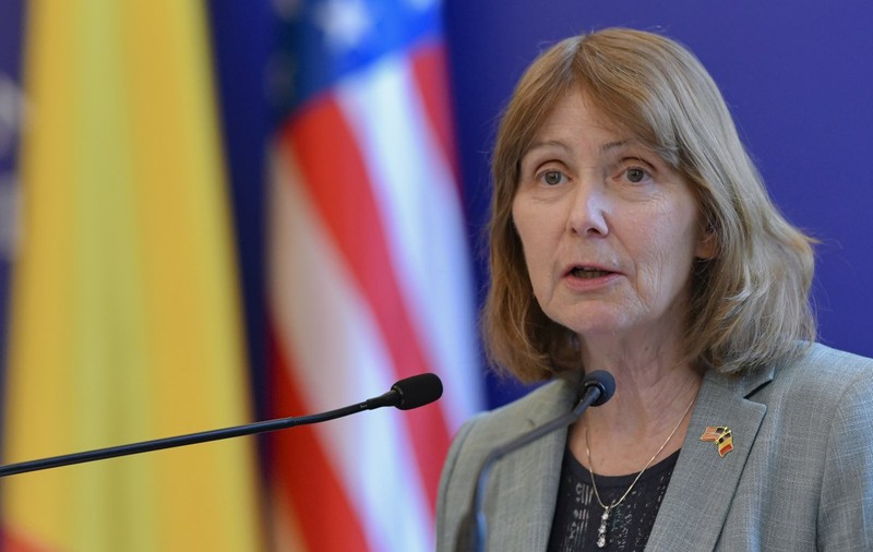 Ambasadoarea SUA îl contrazice pe Marcel Ciolacu: Românii scapă de vize „cel mai devreme” în 2025, nu în toamnă