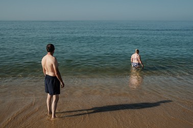 Mihai și Mili, la prima și ultima lor baie în ocean din vara aceasta