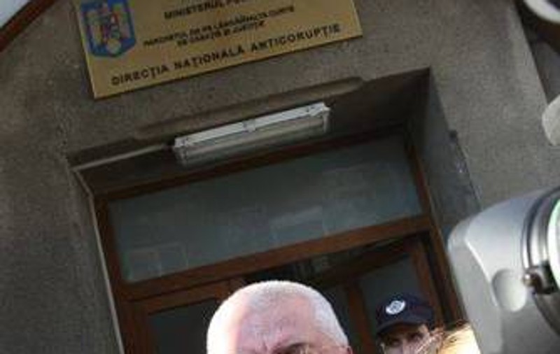Dumitru Dragomir s-a prezentat la DNA în dosarul excluderii Universităţii Craiova