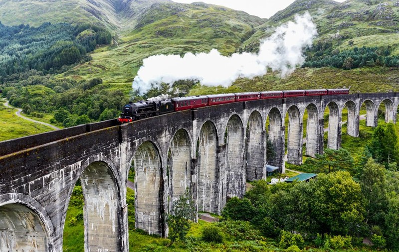 Top 7 cele mai frumoase călătorii cu trenul din lume: de la traseul legendar din „Harry Potter” până la calea ferată din Peru unde primești oxigen
