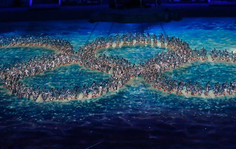 SOCI 2014 | GLUMĂ CU CERCURILE OLIMPICE, la festivitatea de închidere | FOTO